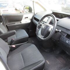 自社ローン】トヨタ　ノア Si　人気のミニバンです♫ 室内も広いので使い勝手良いです♫　★保証人なし★車両頭金なしプランございます★の画像