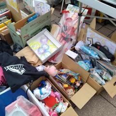 写真は前回のものですので無いものもございます☆明日26日火曜の9:00〜14:00までフリマ出店前の自宅でフリマ☆子供服、靴、鞄、本、おもちゃなどの画像