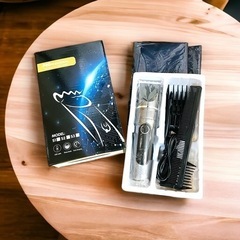 【新品未使用】電動バリカン ヘアカッター メンズ キッズ 低騒音 充電式 コードレス シルバーの画像