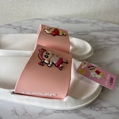 韓国ダイソー限定品　日本未発売　クレヨンしんちゃん　スリッパサンダルの画像