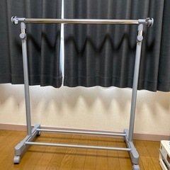 幅高さ調節可能パイプハンガー