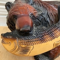 熊　クマ　くま　木彫り　鮭　置物の画像