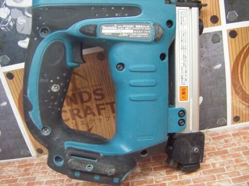 マキタ　makita　ST420D　充電タッカ　本体のみ　18V　中古品　※打込弱め※　保護メガネ/ケース/説明書付き　【ハンズクラフ