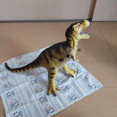 恐竜の人形の画像