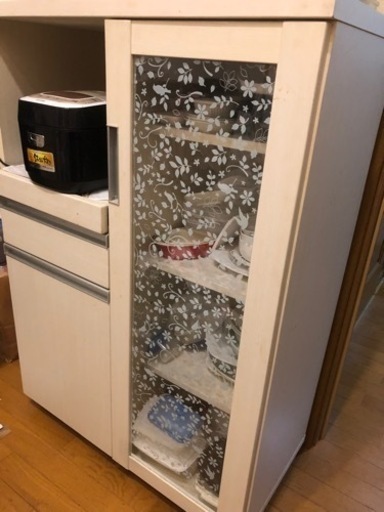 小さめ食器棚