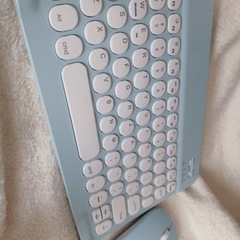 ワイヤレス　キーボード　青の画像