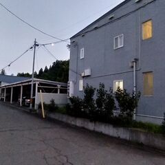 横内字亀井⭐️広めの１DK⭐️屋根付き駐車場有り☆初期費用０⭐️...