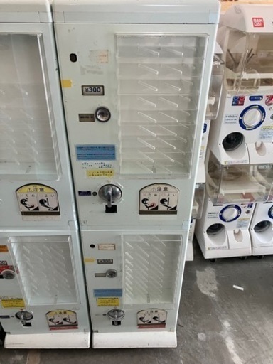 【希少】箱が出る型ガチャ機　全5台