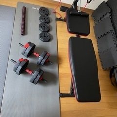 トレーニングベンチとマットの画像
