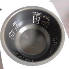 美品 三菱 IHジャー炊飯器 5.5合炊き ピュアホワイト NJ-E10J6-W 炭炊釜 Joshinオリジナルモデル 2017年製の画像