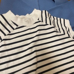 カーディガンとTシャツの画像