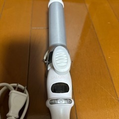 美品♡‬ SALONIA セラミック カール ヘアアイロン 32mm ホワイト の画像