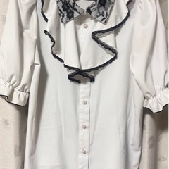 地雷系ブラウス