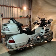 【希少　HONDAゴールドウィング GL1800 】車検たっぷり　ナビ　エアバッグ　リバース　ETC　の画像