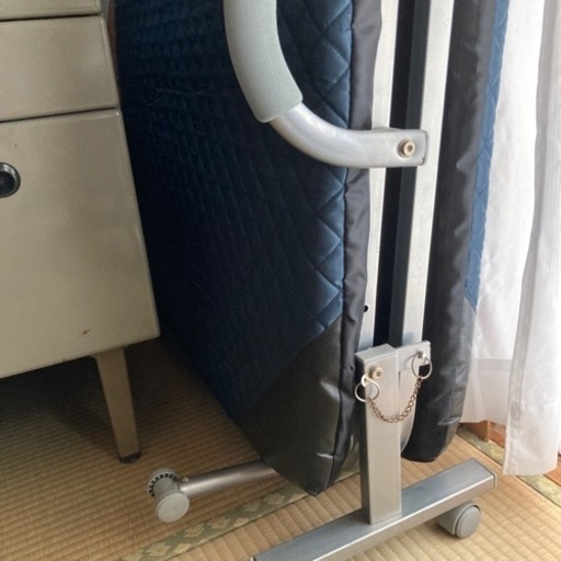 折りたたみ式　　シングルベッド