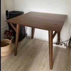 ニトリダイニングテーブルの画像