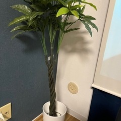 【取引中】机と造花の画像