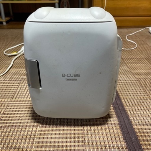 冷却\u0026保温機能がついた小型の冷蔵庫になります。