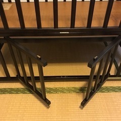 木製ベビーベッドキャスター付きの画像