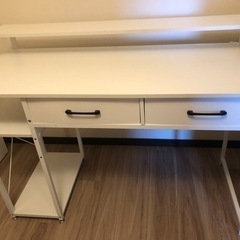 【無料で譲ります！】2023年7月購入のデスク　白の画像