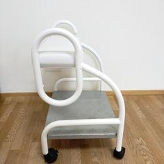 【決まりました!!】ネイルサロン　フットカート　フットネイル　ペディキュア施術　フットバス置きの画像