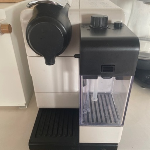ネスプレッソ　コーヒーメーカー