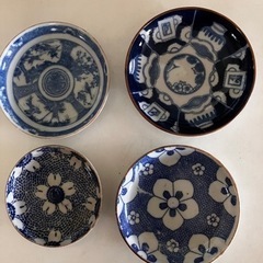 印判染め付けの皿　四枚の画像
