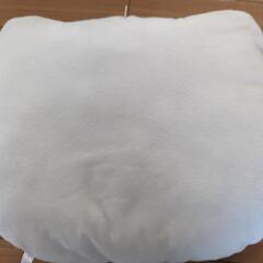 ハローキティクッションの画像