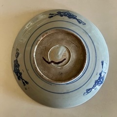 染め付けの皿の画像