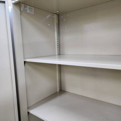 【愛品倶楽部柏店】オカムラ 両開き キャビネット 鍵付き 4236ZZ Z210