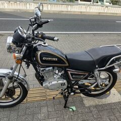 ＧＮ１２５－２Ｆ　燃料計・大型キャリア付モデル・マフラー・ハリケーンハンドル・ＬＥＤライト改・バッテリー・Ｒタイヤ新品の画像
