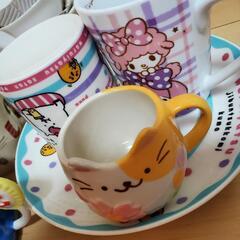 お皿とコップ多数の画像