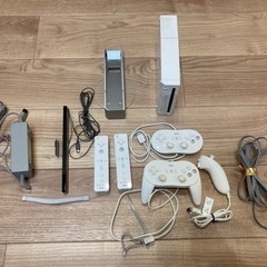 wii 白色　本体＋リモコン　ソフトなし