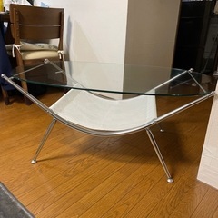 ガラスのテーブルの画像
