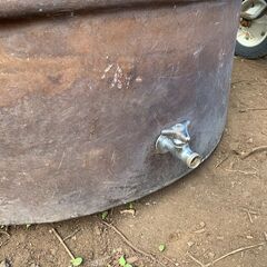 雨水貯水槽　水槽、金魚飼育　畑の貯水槽　グラスファイバー製、軽くて丈夫　引き取り限定の画像