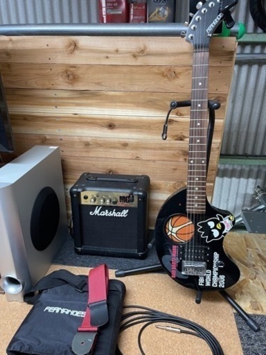 レア物！？ゾウさんギター　バツ丸君