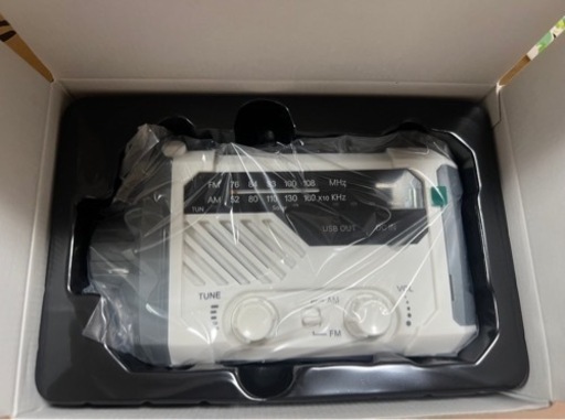【新品】多機能防災ラジオ 防災懐中電灯ラジオ 手回しソーラー緊急ラジオ AM/FM対応携帯式ラジオ 非常用照明器具