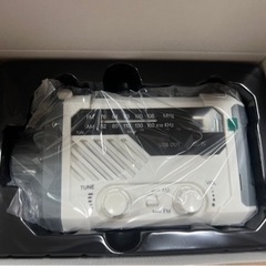 【新品】多機能防災ラジオ 防災懐中電灯ラジオ 手回しソーラー緊急...