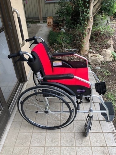 車イス（ノーパンクタイヤ）