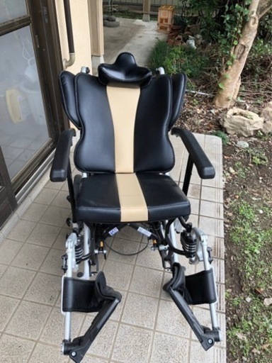 リクライニング車イス