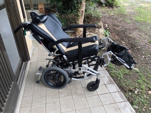 リクライニング車イス