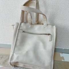 レザータッチのハンドバッグ　おまけ付きの画像