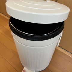 新品 12L ペダル式ゴミ箱[アイボリー]の画像