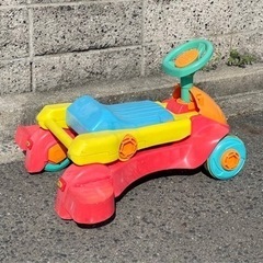 子供用　乗用玩具　足けり車　手押し車
