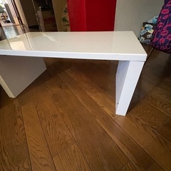 白い棚　机　エナメルっぽい