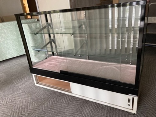 ガラスのショーケース
