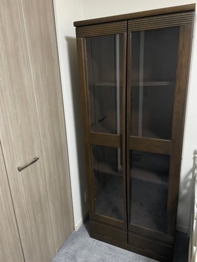 落ち着く木の本棚