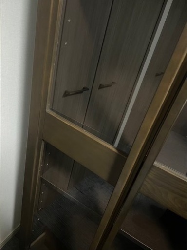 落ち着く木の本棚