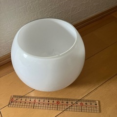 白花器　欠けあり