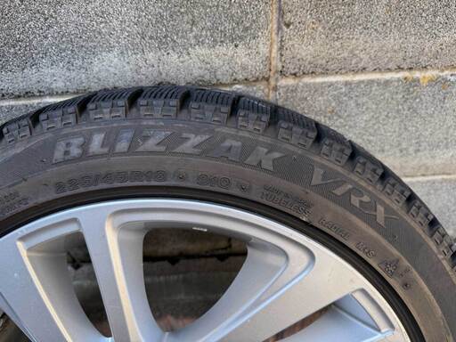 レヴォーグ 純正アルミホイール+スタッドレスタイヤ BS VRX 225/45R18 4本